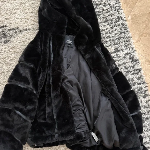 Alo Yoga’s Knock Out Faux Fur Jacket - Picture 4 of 5